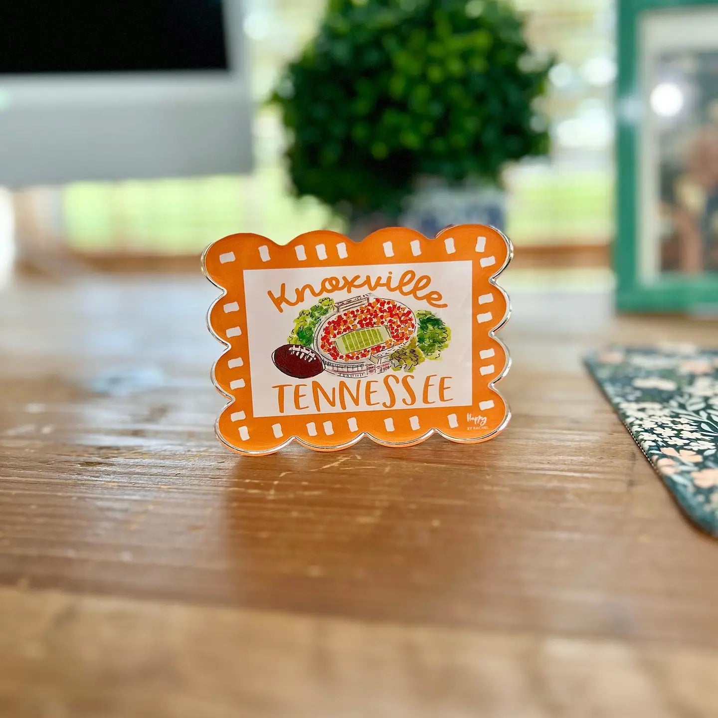 ACRYLIC Knoxville, TN Scalloped Stadium Magnet